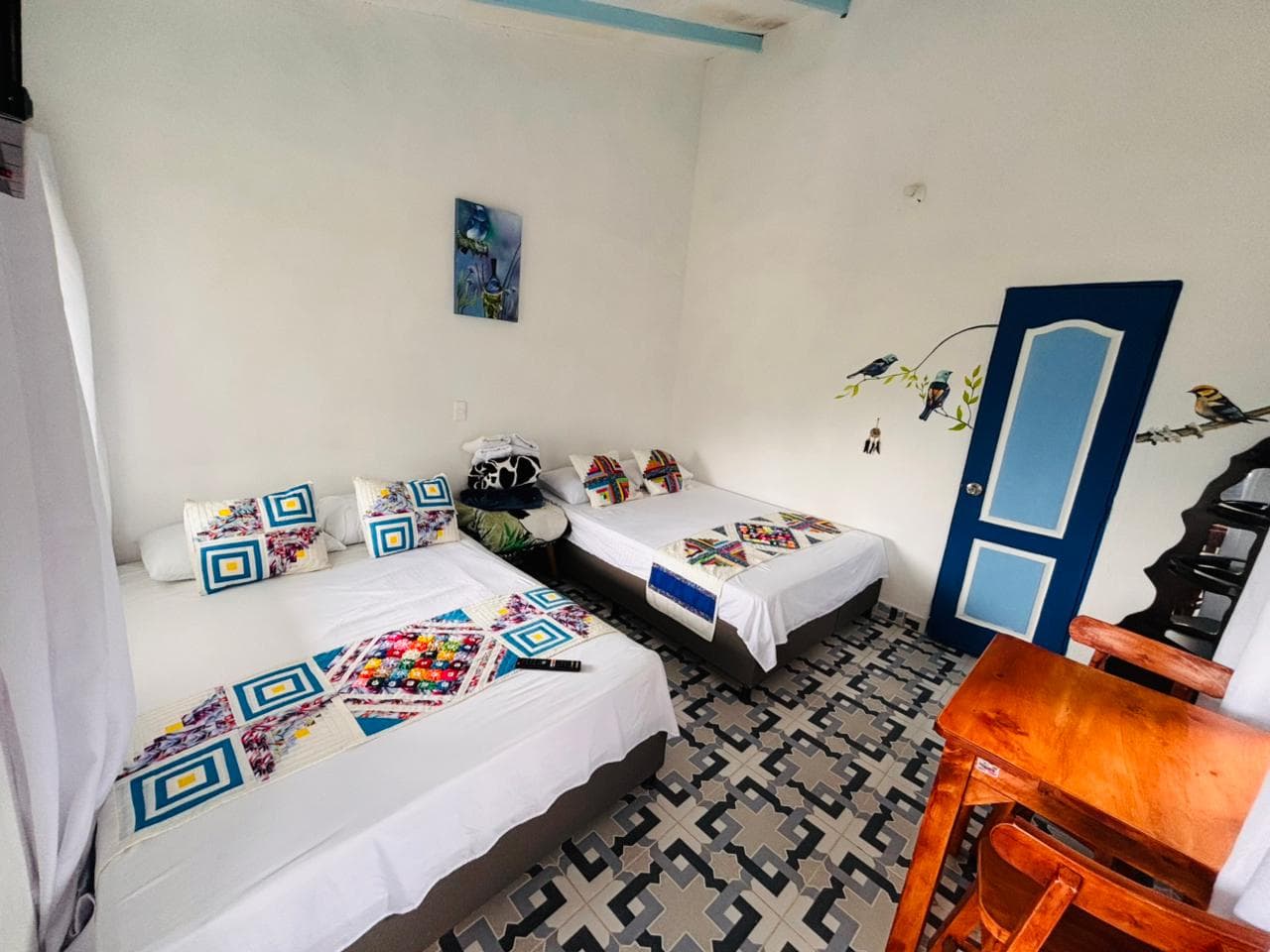 Chambre Familiale — 4 personnes · salle de bain privée